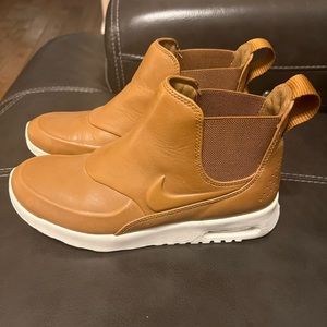 Nike AIr Max Thea Mid Boot